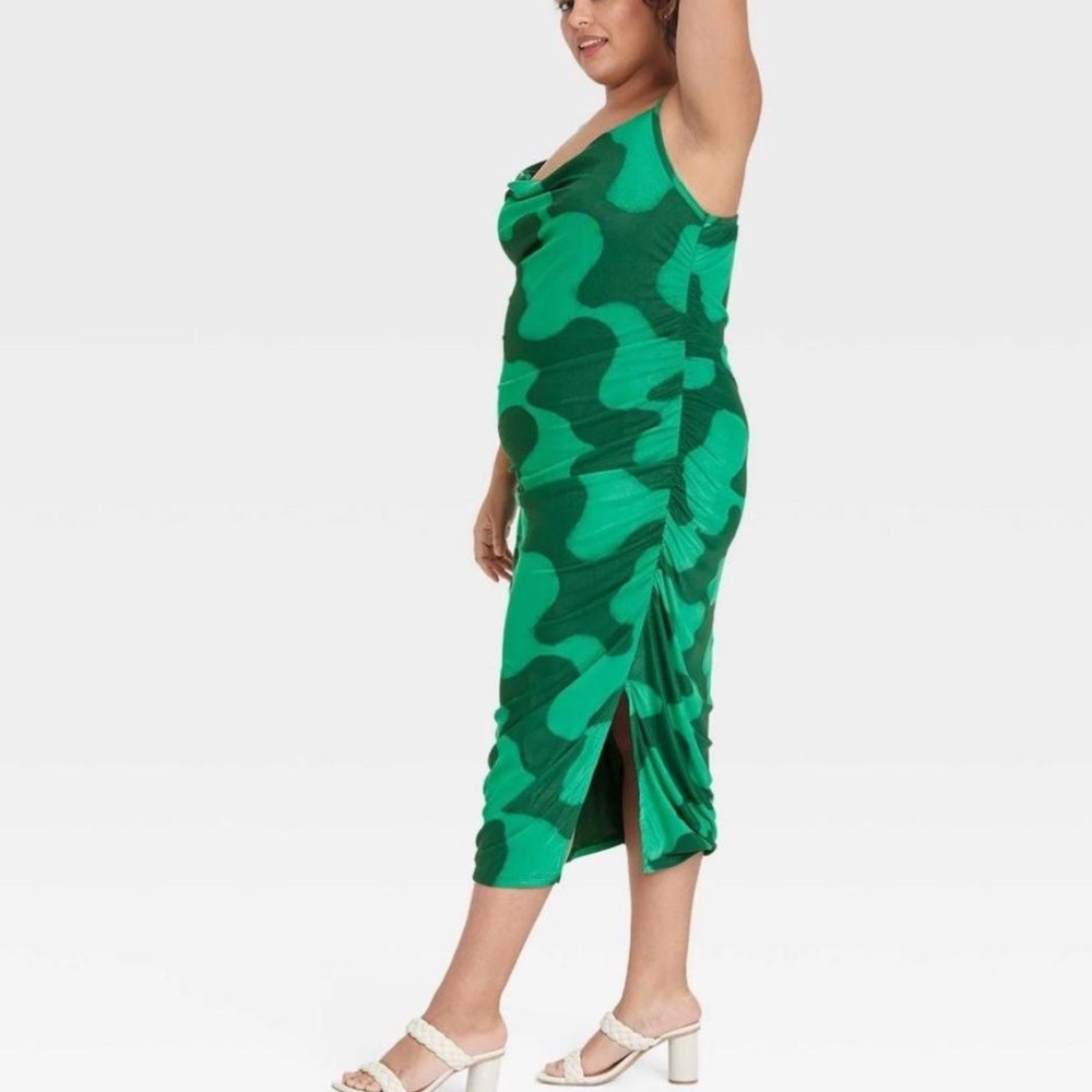 Plus Size Green Midi Dress - Picture 6 of 6